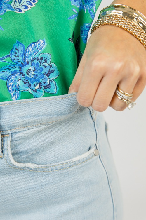 Cassidy Straight Jeans, Light - 0401-56.jpg