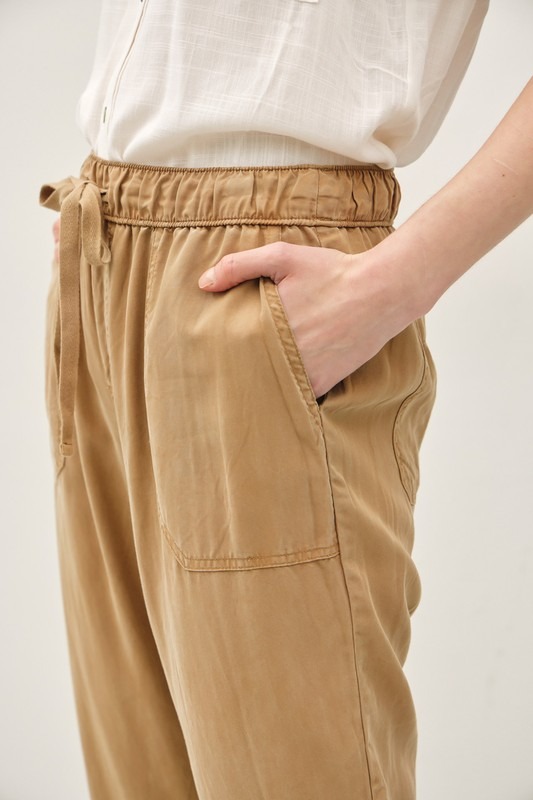 Lara Pants, Desert Sand - 21850399_6cc7a372-53d9-4744-bfb6-efdb8e538649.jpg