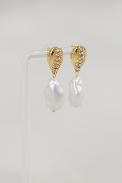 Pave Shell Earring, Gold - 4K7A6810.jpg