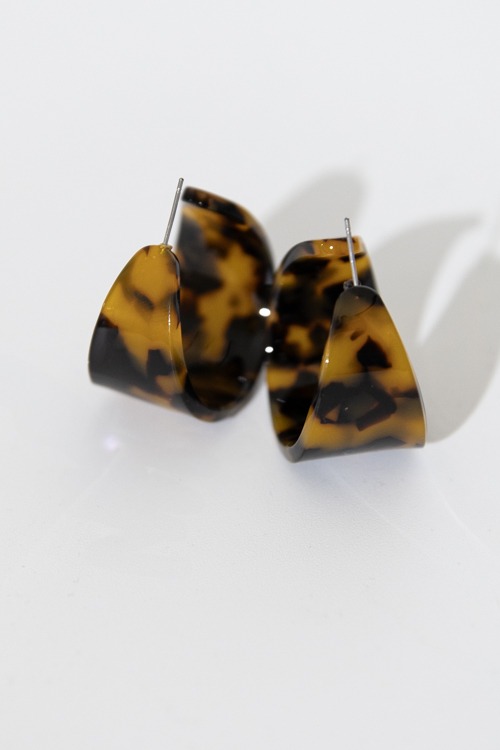 Tortoise Acrylic Hoops - 4K7A7385-2.jpg
